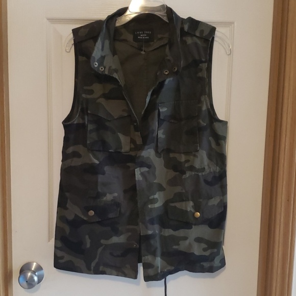 Love Tree Jackets & Blazers - 💥⬇️Love Tree Camo Vest